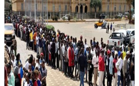 Customers Throng to a Business Day After Owner Did This